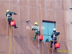 定西玻璃幕墙清洗——甘肃名声好的高空清洗公司