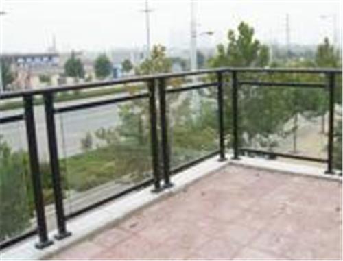 铝合金门窗多宽才分三扇_珠海南屏铝合金门窗店