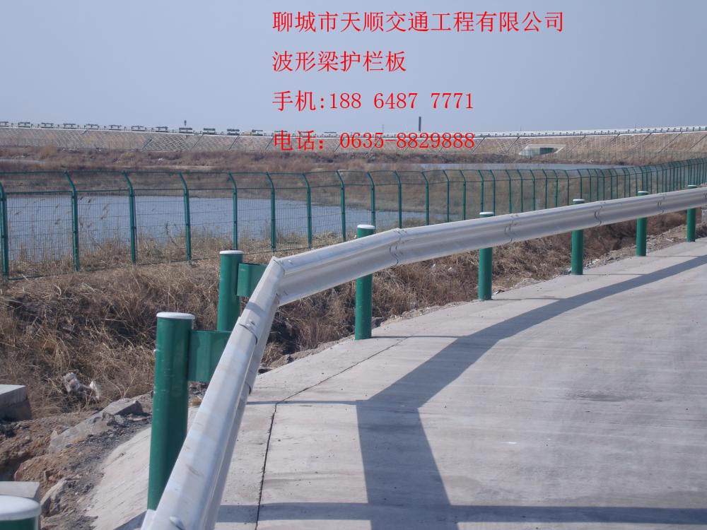 云南曲靖喷塑公路波形护栏板生产厂家