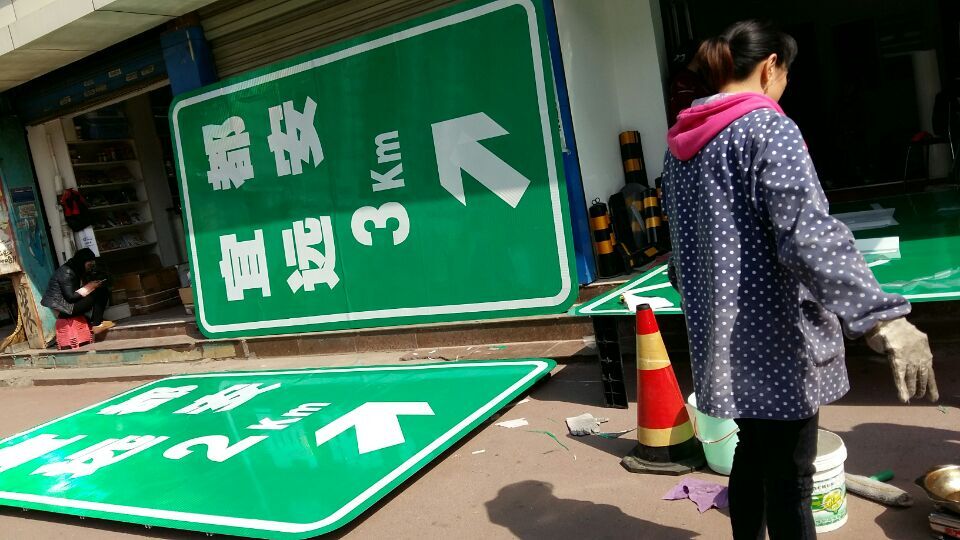 荆州3M级交通标志牌，高速公路行车指示牌，道路标牌杆厂家直销