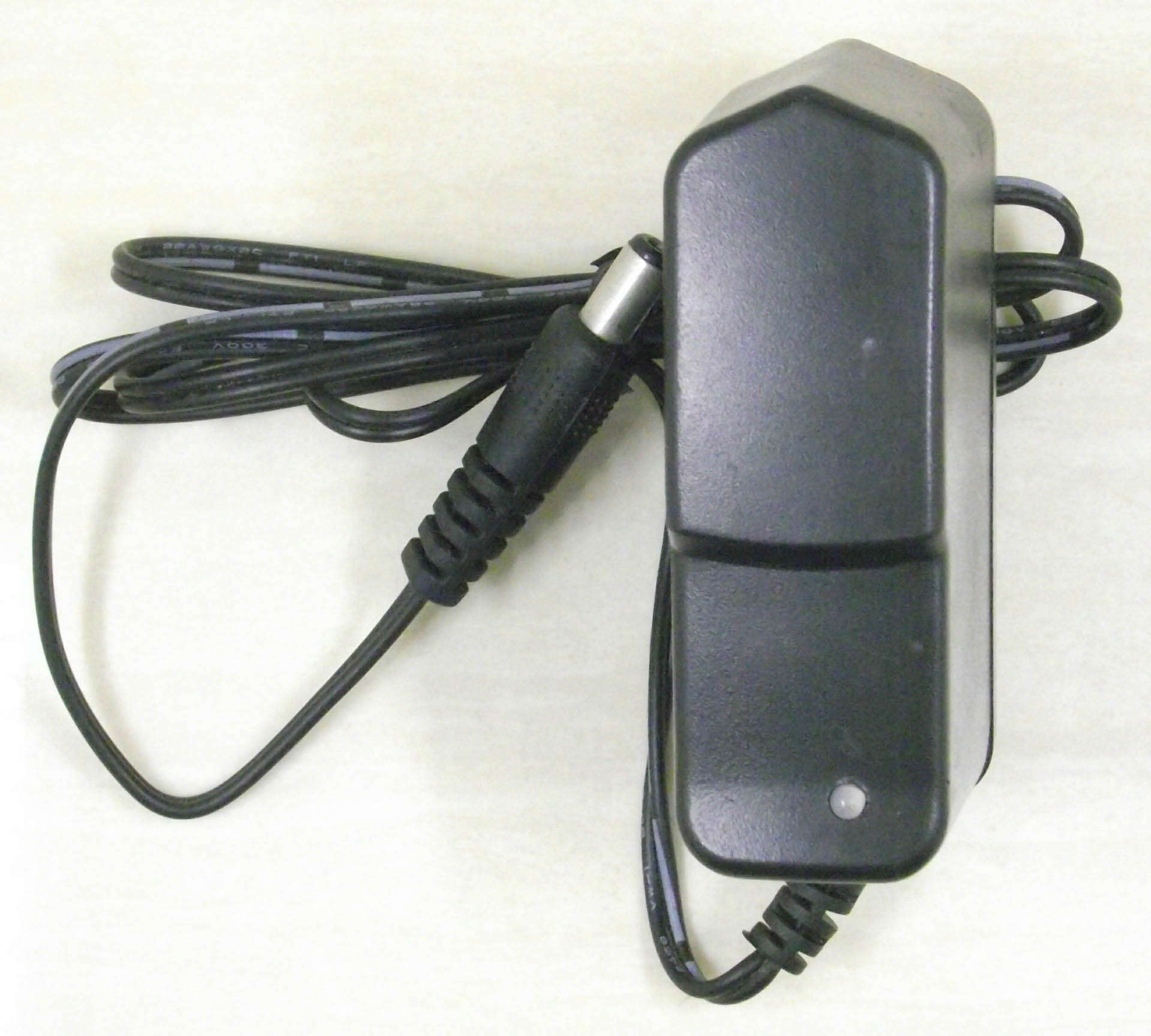 18650充电器电筒 直充 锂电充电器高品质