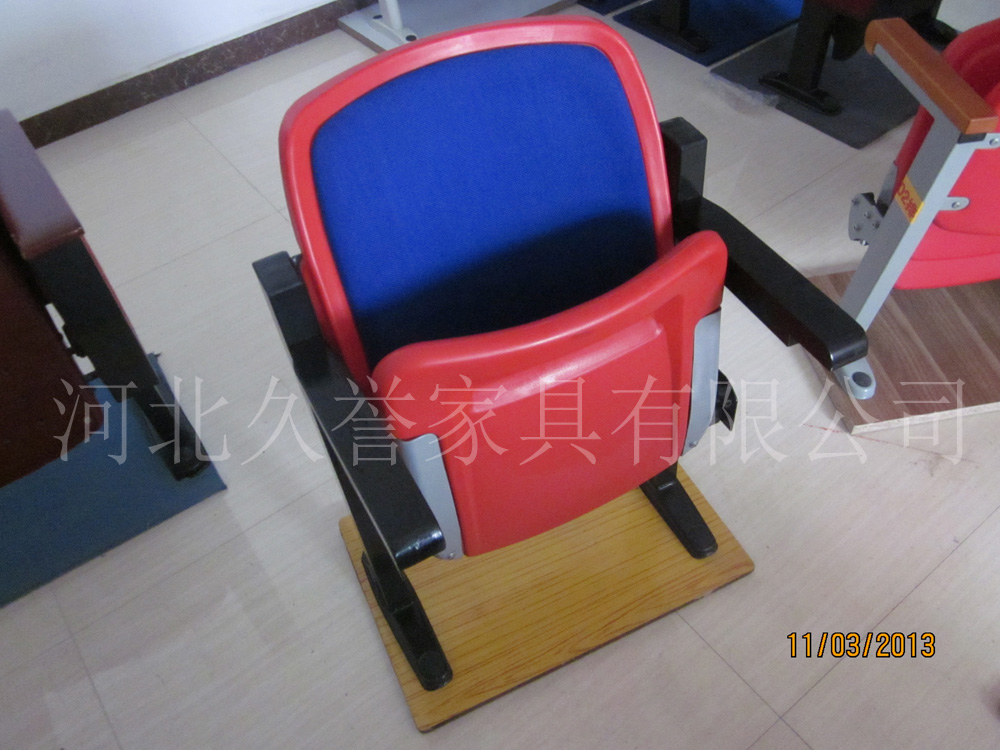 河北連排椅，石家莊招標階梯教室木板排椅，學生教室連排桌椅價格原始圖片2