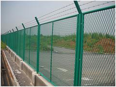 河北專(zhuān)業(yè)公路護(hù)欄網(wǎng)制造商，安平護(hù)欄網(wǎng)