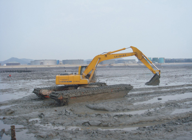 平頂山水陸挖掘機(jī)出租水上挖掘機(jī)出租河道清淤挖掘機(jī)出租13271153688