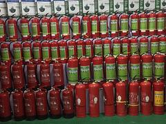 交通護(hù)欄廠家，在哪能買到耐用的減速帶