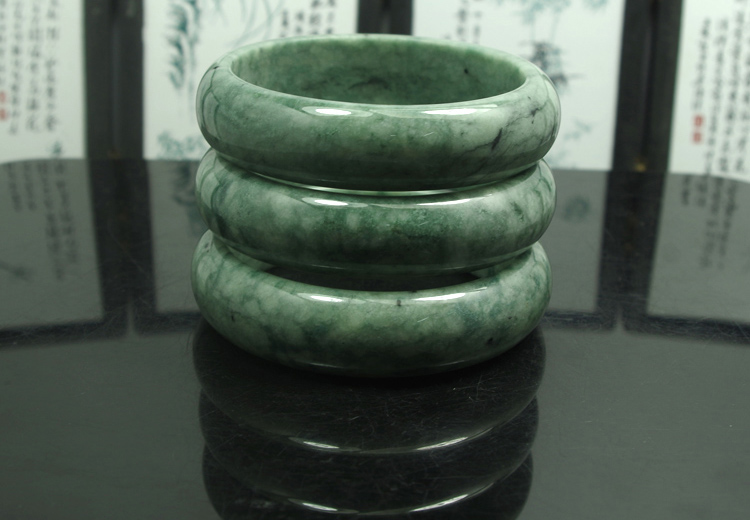 玲瓏福玉器：品牌好的天然玻璃石冰翠玉吊墜低價出售