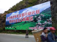 大量供應(yīng)xjb高的展柜|成都展柜批發(fā)