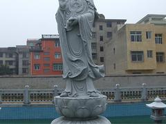 想要逼真佛像雕刻就找騰豐石材——觀音石雕像哪家好