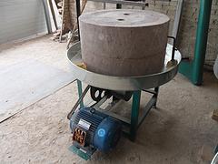 劃算的石磨面粉機(jī)組哪里有賣，漯河石磨面粉機(jī)組
