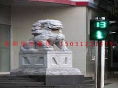 石雕獅子匠心獨(dú)具 錦恒雕塑專業(yè)提供石雕獅子