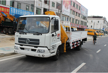 供應隨車吊/鑫怡汽車銷售