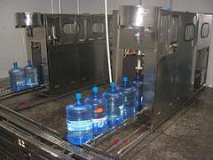 供應山東大桶水灌裝機——大桶水灌裝機出售