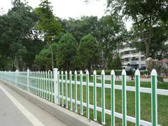 信譽好的仿木護欄廠家您的besz，西寧pvc園林護欄供應商