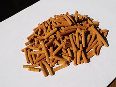 高性價(jià)中溫氧化鐵脫硫劑產(chǎn)自宏瑞脫硫劑：山東中溫氧化鐵脫硫劑