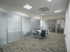 活動隔斷廠家直銷：買新款活動隔斷來藍泊旺高隔間