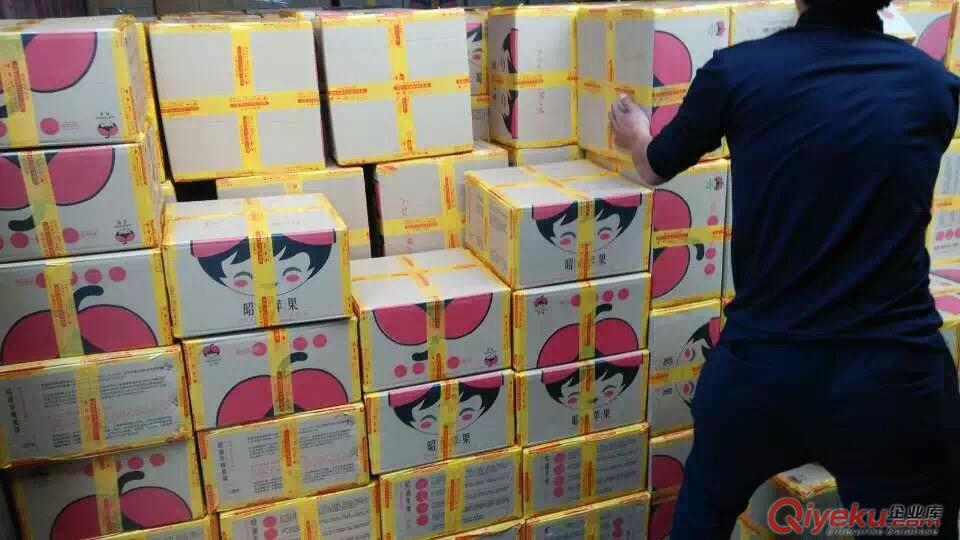 云南昭通蘋果批發(fā)2001紅富士蘋果丑蘋果糖心蘋果價格優(yōu)惠