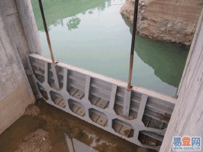 阜陽鑄鐵閘門卷揚(yáng)啟閉機(jī)橡膠止水原始圖片3
