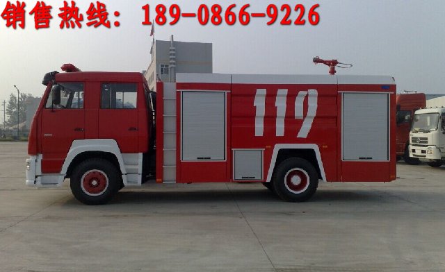 供應(yīng)石油廠專用消防車，最實惠的消防車生產(chǎn)廠家原始圖片2