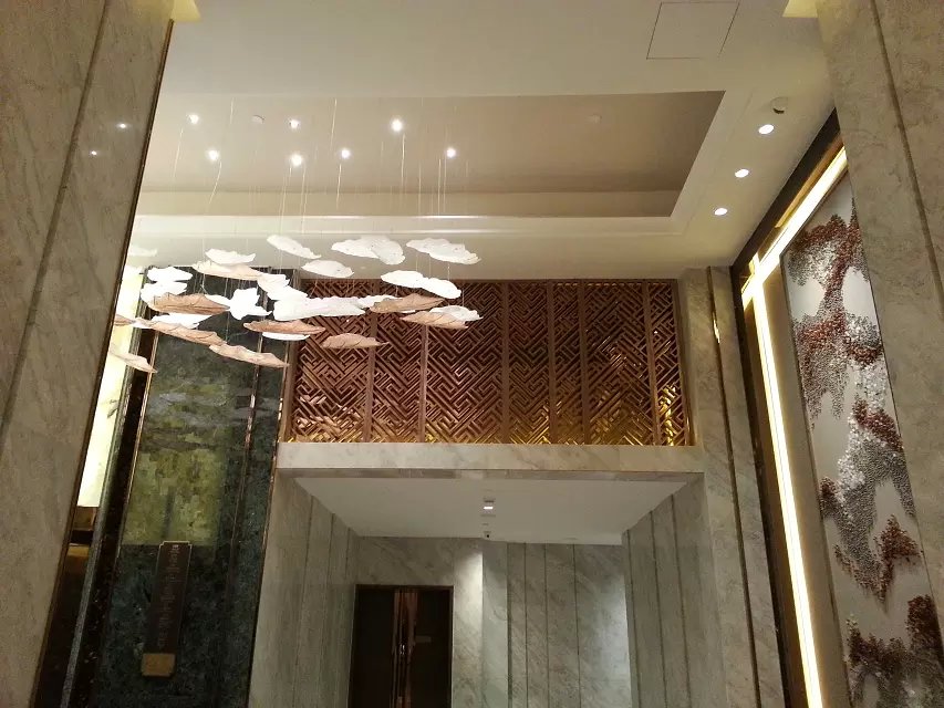 青古銅不銹鋼屏風制作,專業(yè)客廳不銹鋼屏風