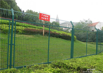 專業(yè)生產(chǎn)浸塑鐵絲網(wǎng)丨浸塑鐵絲防護(hù)網(wǎng)丨浸塑鐵絲網(wǎng)高度