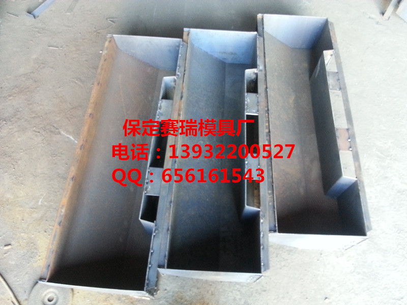 供應(yīng)水泥高速圍欄鋼模具 