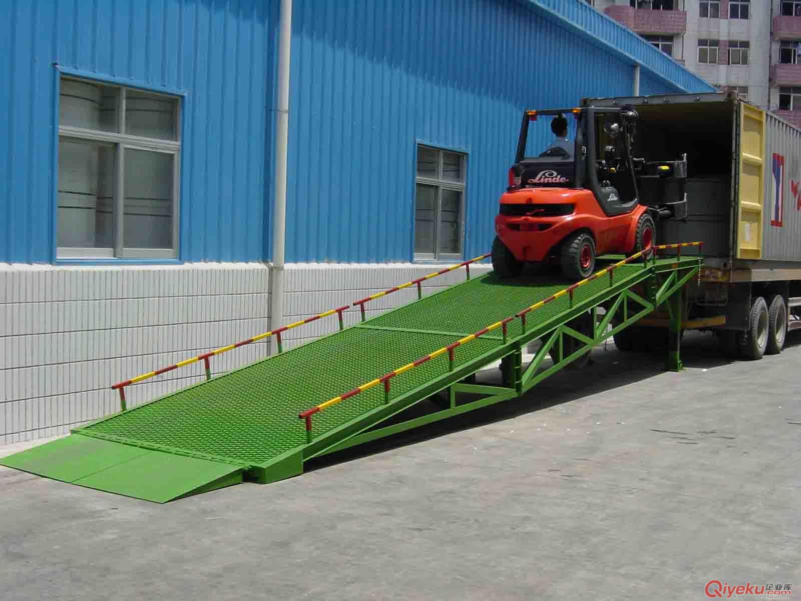 青島集裝箱卸貨平臺/煙臺移動登車橋價格/青島液壓登車橋廠家