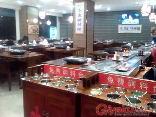 新疆回轉火鍋設備廠家，卡座型燒烤旋轉設備供應商