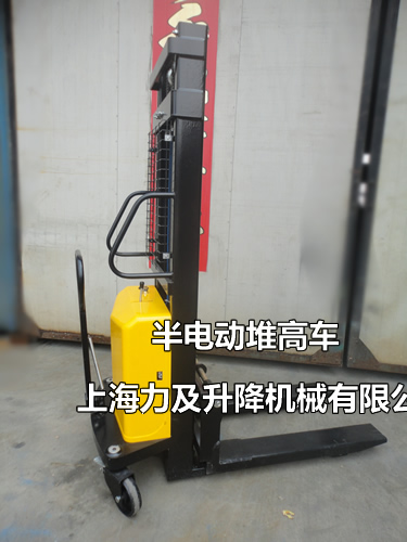 電動(dòng)堆高車品牌