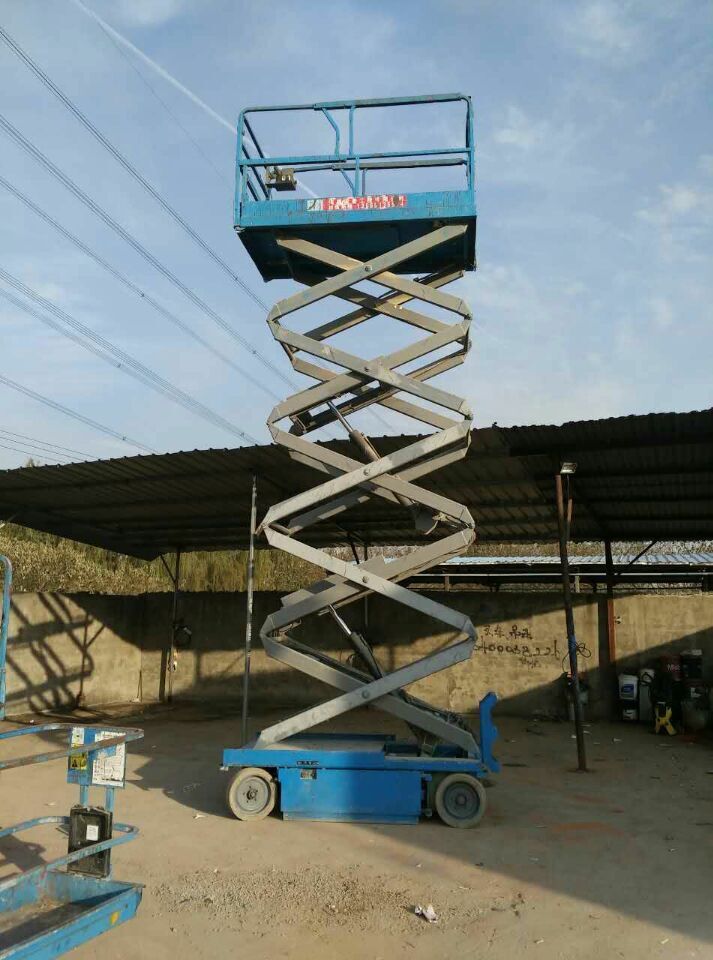 蘇州剪叉式高空車出租 直臂式高空車出租  高空作業(yè)平臺出租  美盾供