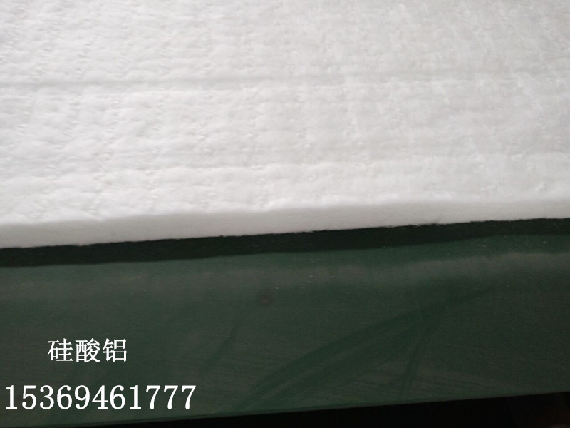 聊城2016生產(chǎn)一公分硅酸鋁氈 硅酸鋁針刺毯