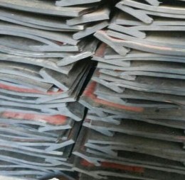 再煬橡塑，專業橡膠制品20年。專業防溢裙板生產商