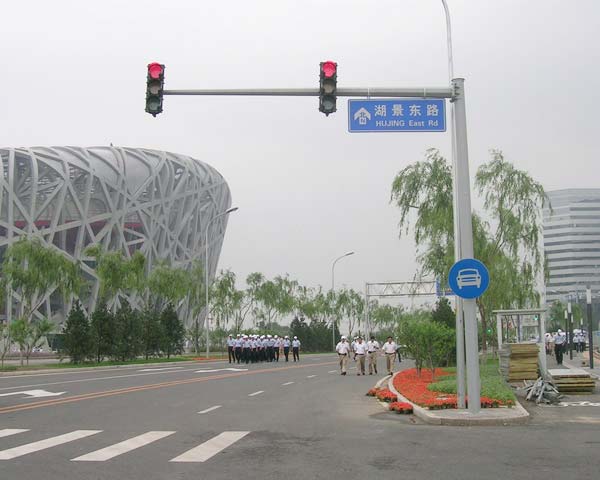 不銹鋼監控立桿