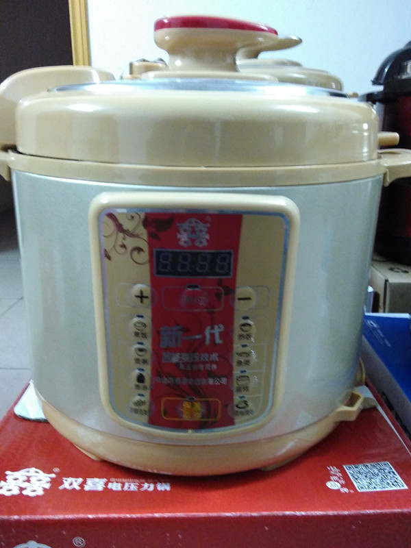 供應(yīng)新款半球電壓力鍋/金色外殼支持無水燉雞半球新款電飯鍋　跑江湖產(chǎn)品原始圖片3