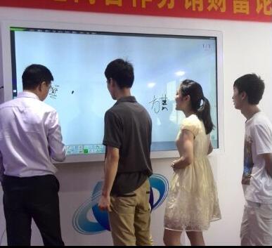 65寸壁掛支架 教學一體機 帶軟件 多點靈敏觸摸 自帶白板功能原始圖片2