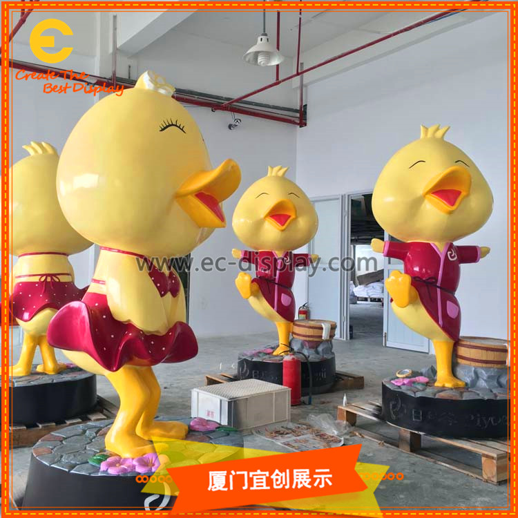 戶外夏季DP點(diǎn)玻璃鋼鴨子展示道具