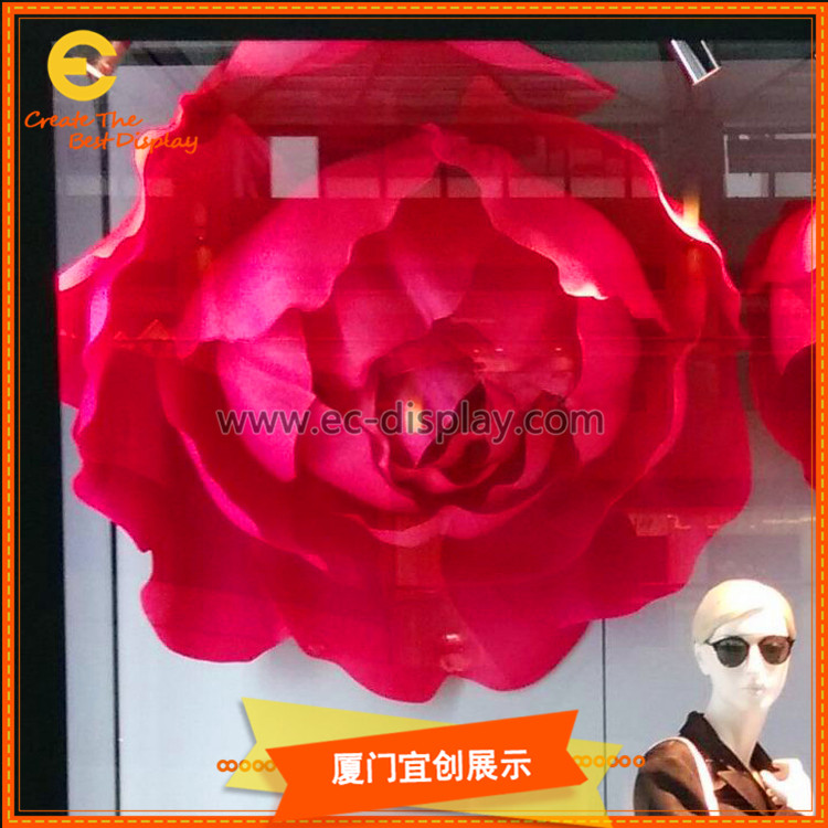 商場(chǎng)櫥窗美陳展示道具定制 亞克力仿真花朵裝飾道具 