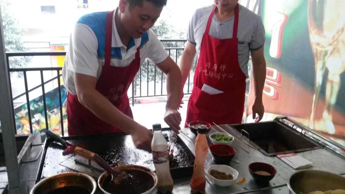 鐵板魷魚培訓(xùn)-鐵板炸串培訓(xùn)-學(xué)習(xí)鐵板魷魚好多錢原始圖片3