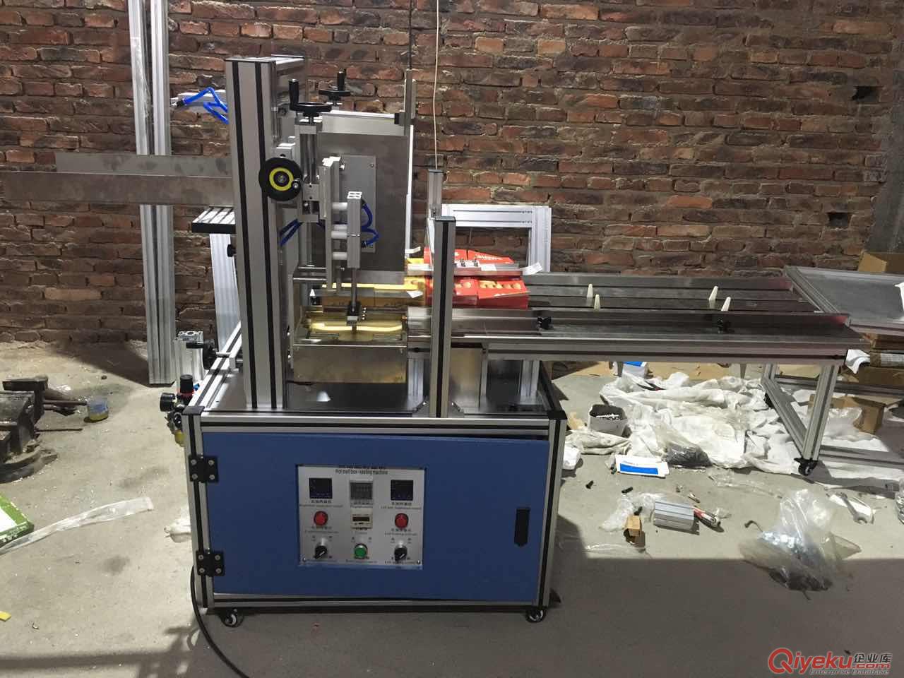 熱熔膠封盒機