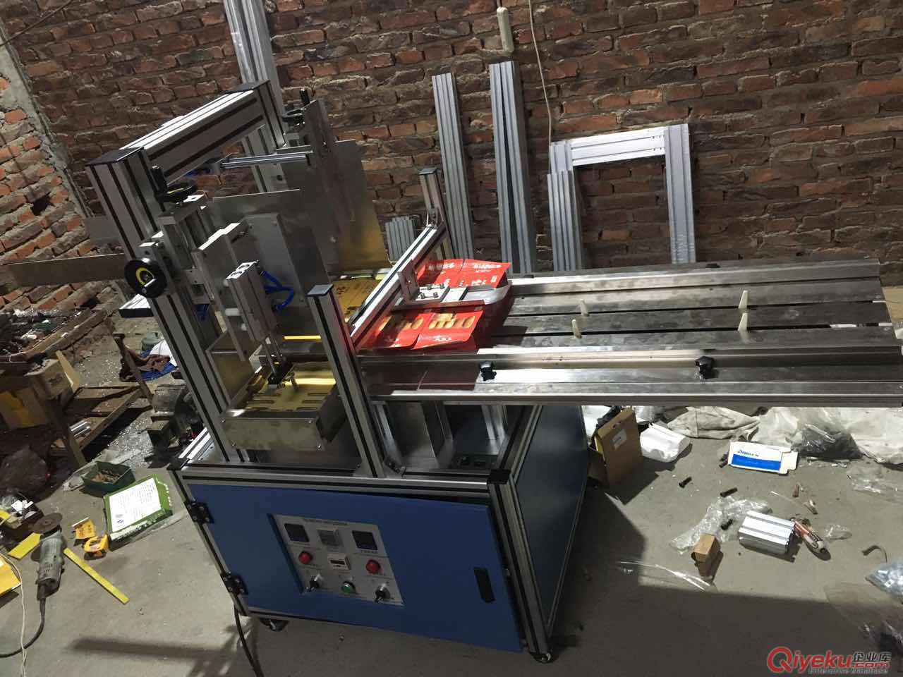 熱熔膠封盒機