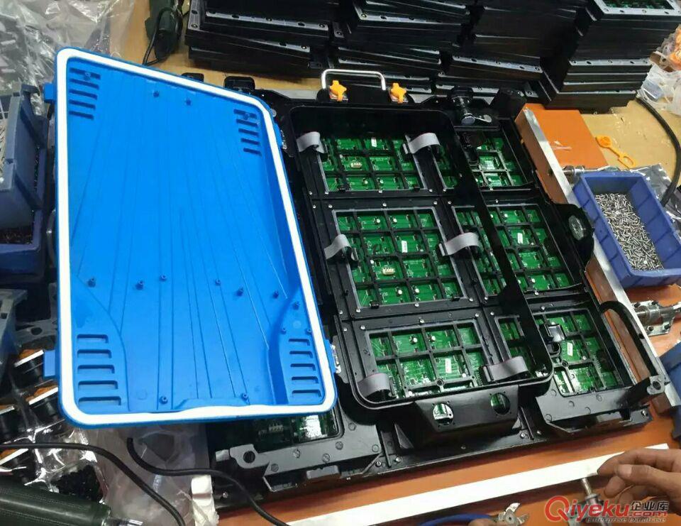 華美聚彩戶外P8壓鑄鋁租賃LED顯示屏原始圖片2