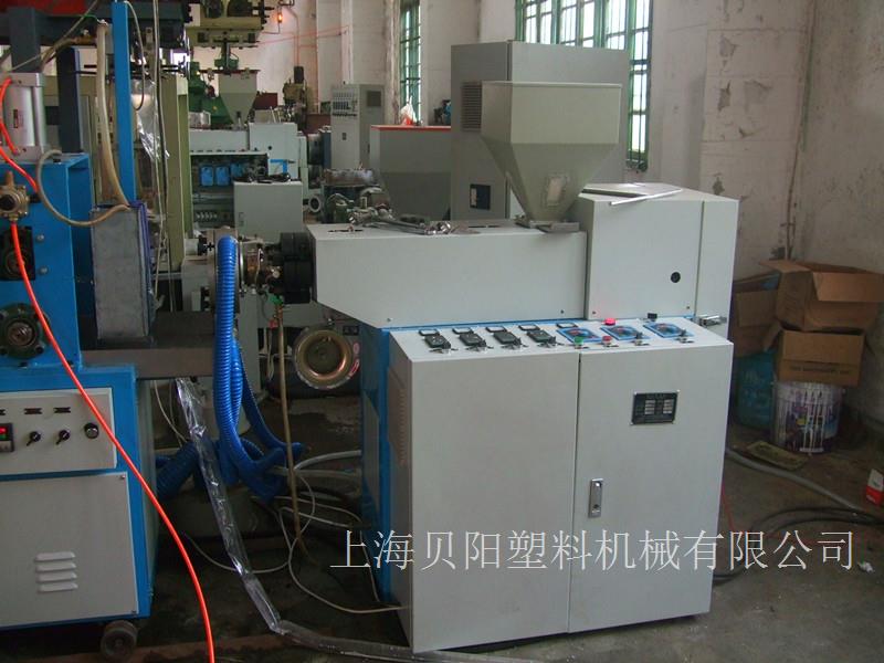 PVC熱收縮吹膜機(jī)35水浴法平吹機(jī)  化妝品熱收縮包裝膜、口紅熱收縮包裝膜、香煙熱收縮包裝膜9128