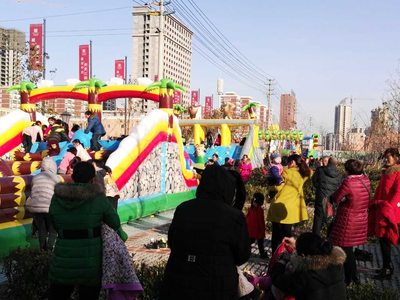 {zpy}的陸地沖關(guān)【鄭州三樂水上滑梯】
