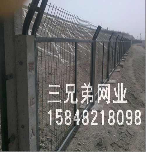 包頭鐵路護欄網 內蒙古鐵路圍欄 內蒙古三兄弟網業原始圖片3