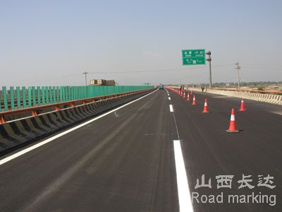 热熔喷涂道路标线涂料漆