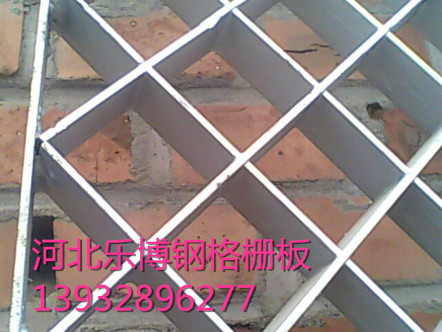 濟南護欄網(wǎng)廠家樂博直銷德州桃型柱防護網(wǎng)-市政綠色隔離柵規(guī)格齊全