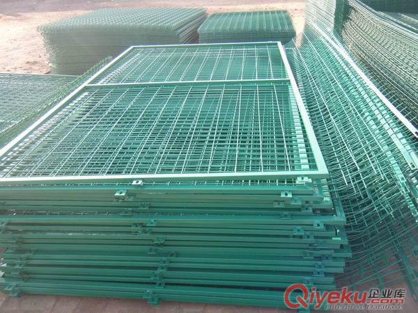 鄭州高速公路護欄網廠家定做信陽邊框焊接網片-橋梁兩側防護網規格齊全