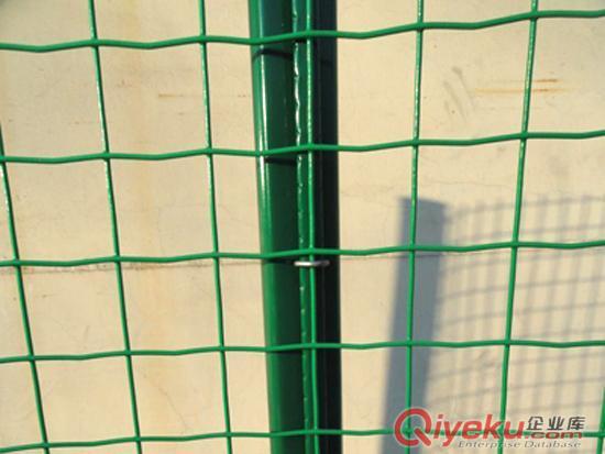 鄭州波浪護欄網規格濟源家用養殖鐵絲網-農場隔離網價格優惠 可安裝