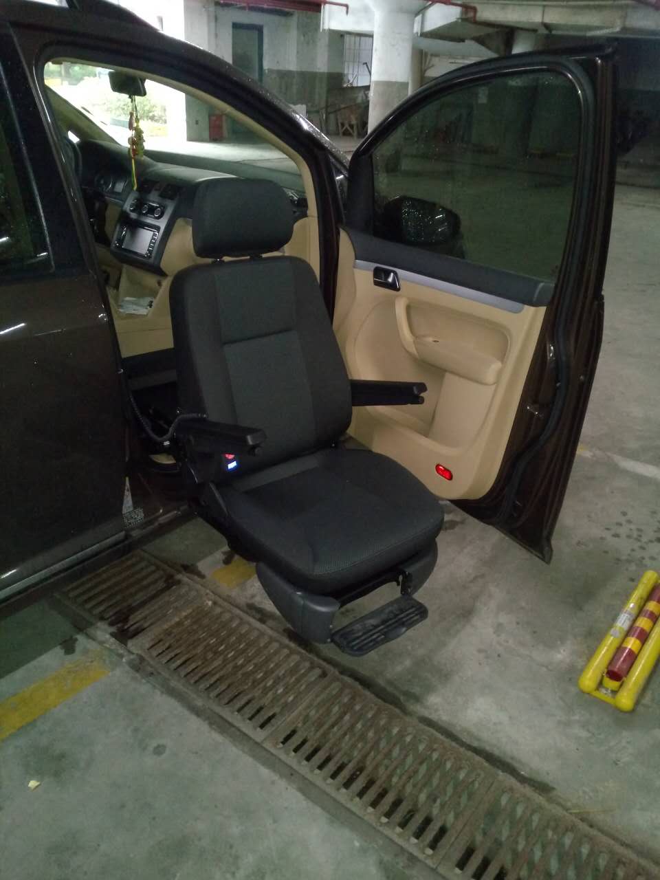 瑞典Autoadapt進口無障礙旋轉舉升座椅適用小轎車 艾行