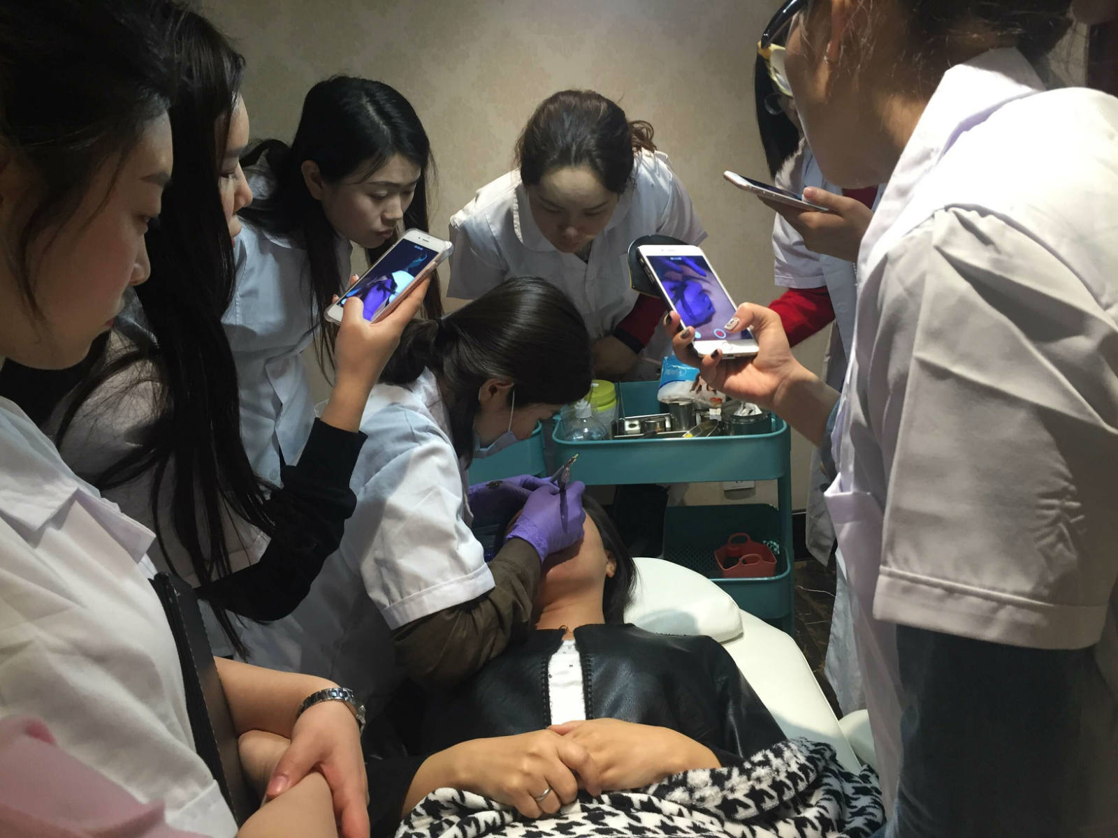 信譽好的半{yj}化妝技術培訓機構——半{yj}化妝培訓