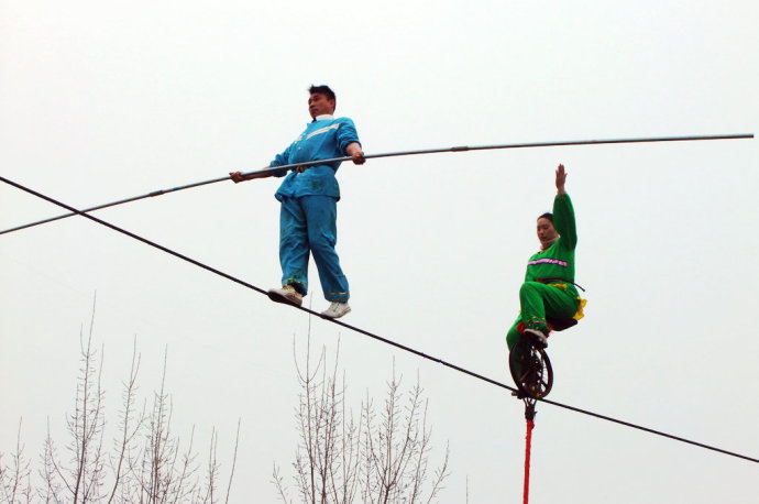 高空走鋼絲